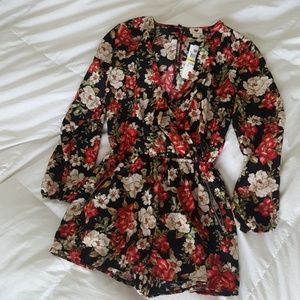 Floral romper with pockets